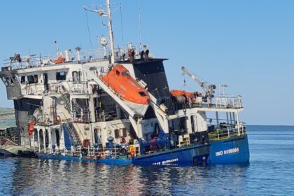foto video oficialii garzii de coasta declaratii despre salvarea marinarilor de pe nava lovita de drone in marea neagra am gasit 11 persoane dintre care una era decedata 6ac3d37881052