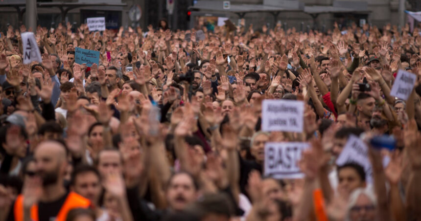 galerie foto mii de oameni protesteaza in spania din cauza crizei locuintelor chiriile principala nemultumire 6ac13cc922cbd