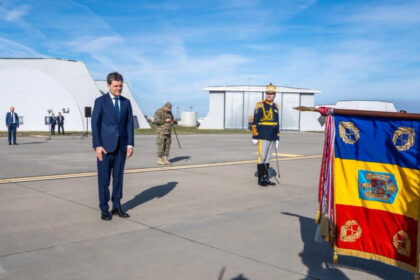 galerie foto nicusor dan de ziua armatei la baza 86 aeriana au doborat cu precizie doua drone ostile mesajul premierului luca niculescu 6ade2523941fa