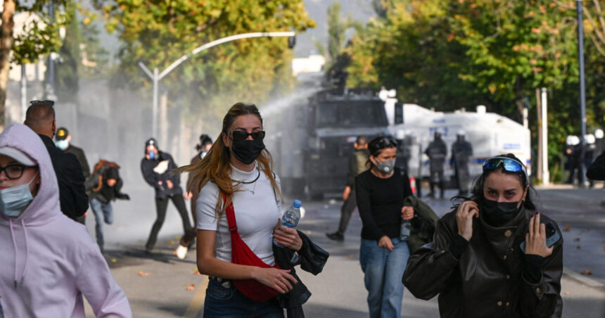 galerie foto proteste violente in albania politia a folosit gaze lacrimogene tunuri cu apa si gloante de cauciuc la tirana 6adcfa5c42234
