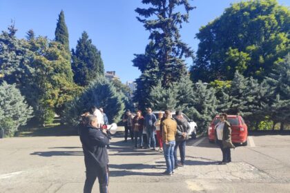 live miting pentru sustinerea lui calin georgescu la prefectura constanta prin acest protest dam un semnal ca romanii incep sa se uneasca spun manifestantii 6ac0c00f5700e