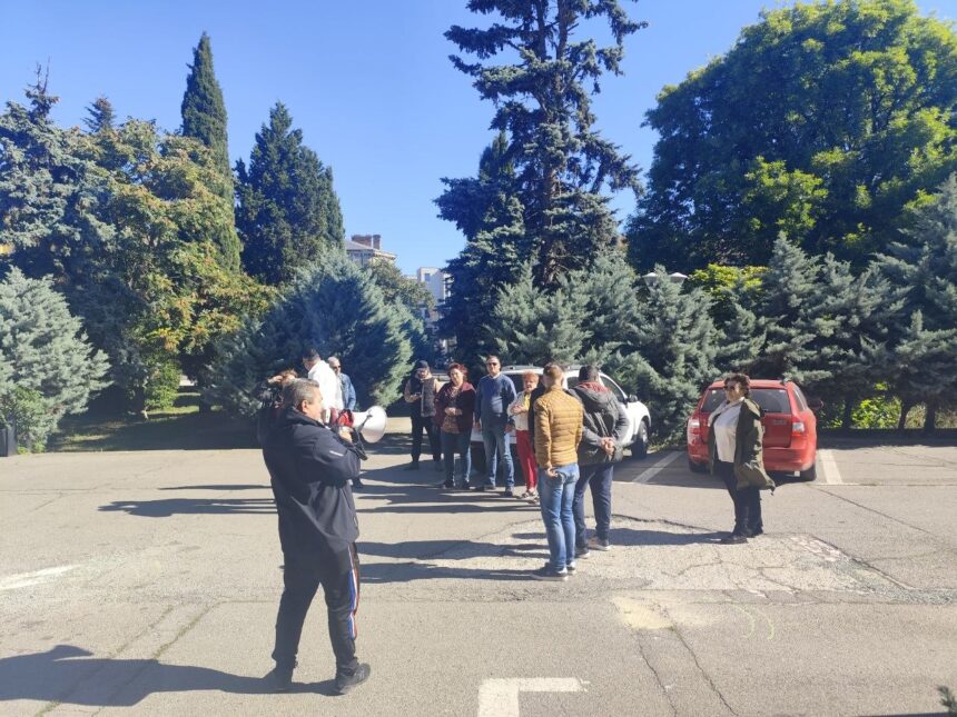 live miting pentru sustinerea lui calin georgescu la prefectura constanta prin acest protest dam un semnal ca romanii incep sa se uneasca spun manifestantii 6ac0c00f5700e