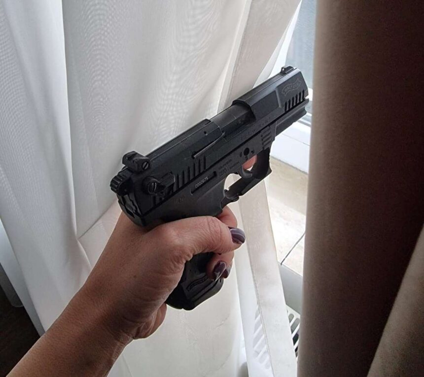 perchezitii la doi barbati care au adus in tara arme ce le au spus procurorilor 6ad2a8efbfacc