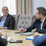 presedintele bns dumitru costin a discutat cu ministrul muncii despre o noua lege a salarizarii salariul minim si pensii 6ae0eed994802