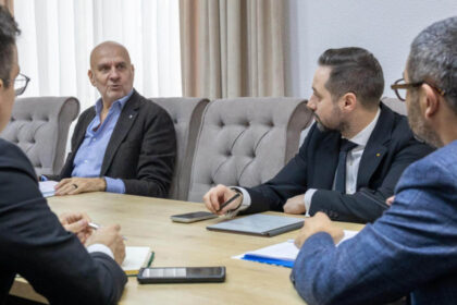 presedintele bns dumitru costin a discutat cu ministrul muncii despre o noua lege a salarizarii salariul minim si pensii 6ae0eed994802