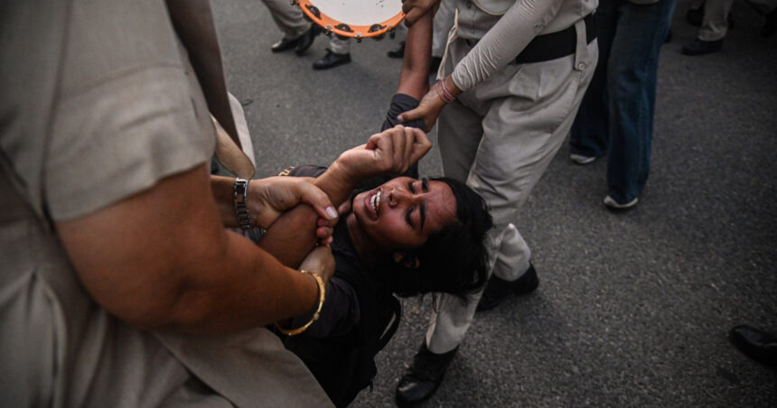 proteste tensionate in india trei jurnaliste acuza politistii de hartuire sexuala zeci de manifestanti au fost retinuti 6ac356b027e1b