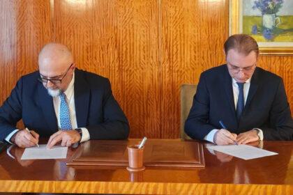 udmr a semnat un acord politic cu luca niculescu kelemen hunor pentru noi conteaza ca tara sa functioneze 6ad60a8ed9b1a