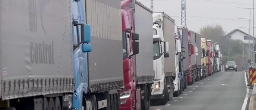 un sofer din constanta a ramas fara permis dupa ce a depasit o coloana kilometrica formata din camioane din ucraina iata cui i a dat dreptate instanta 6ac1b610a2468