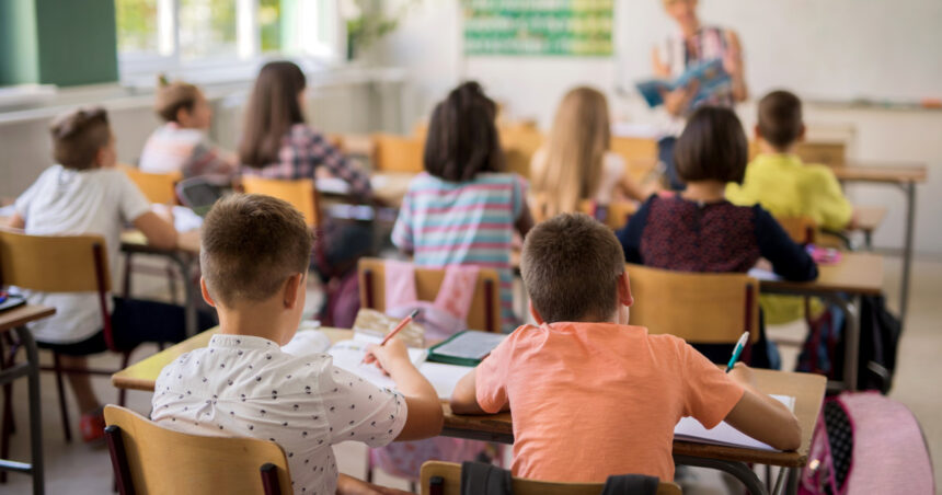 urmeaza prima minivacanta din noul an scolar cand incepe si cat dureaza weekendul prelungit pentru elevi 6abf9c954921a