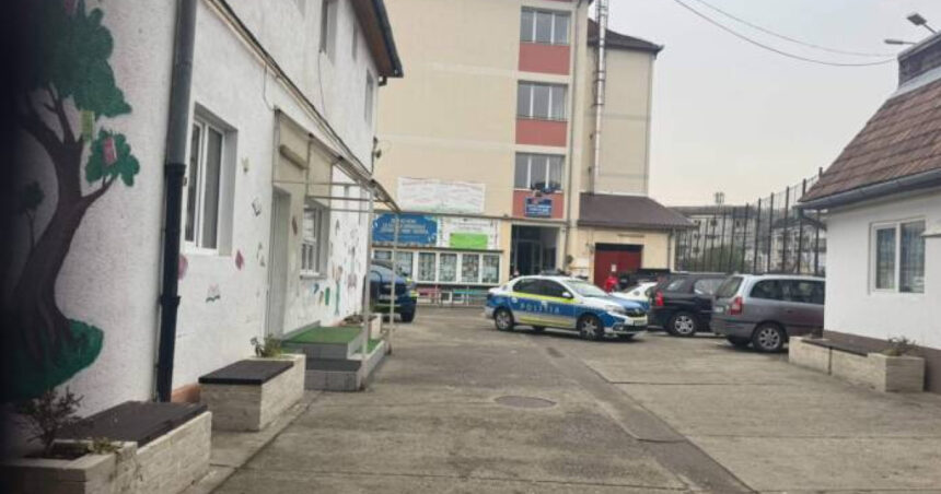 video atac cu cutitul la o scoala din bistrita o profesoara si un elev au fost raniti de un scolar din clasa a vii a marturia unei eleve 6ad5cf3159d2d