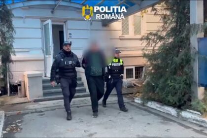 video barbat din pestera retinut de procurorii din medgidia si a terorizat familia si a lovit masina de politie 6ae3232cb29be