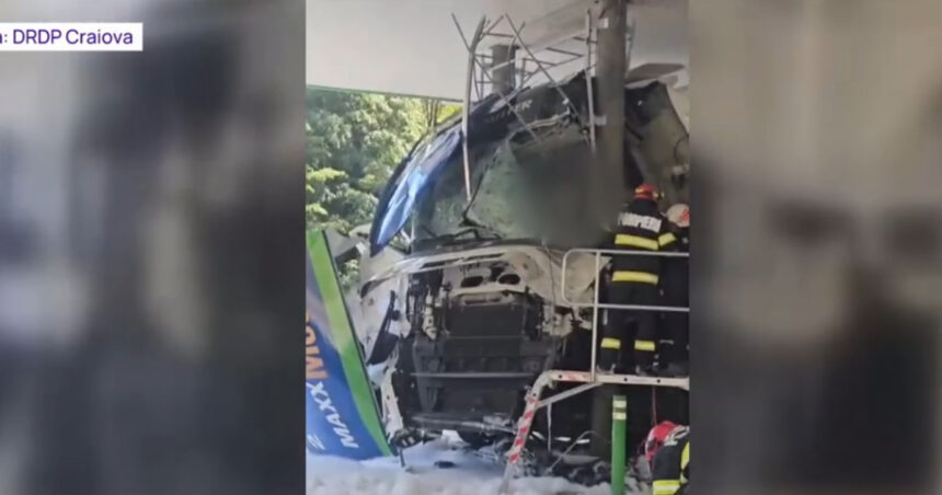 video benzinarie distrusa de un tir pe valea oltului soferul turc era baut si a ajuns la spital 6ac5ef41790ff