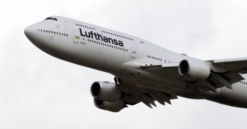 video momentul in care un pilot lufthansa la mansa unui boeing 747 8 a evitat o catastrofa pe aeroportul din los angeles 6acd3d71ee8c2