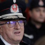 video seful isu bucuresti ilfov explica ce au descoperit pompierii in blocul fisurat din sectorul 6 au fost evacuate 65 de persoane 6adc9b6baf735