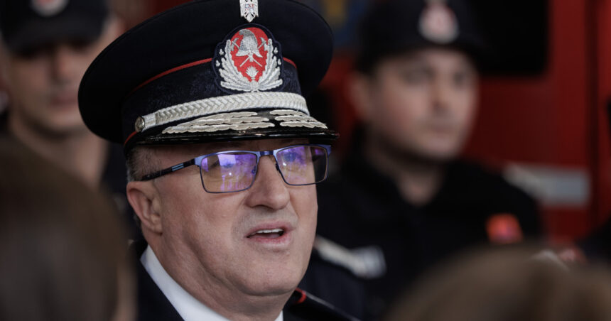 video seful isu bucuresti ilfov explica ce au descoperit pompierii in blocul fisurat din sectorul 6 au fost evacuate 65 de persoane 6adc9b6baf735