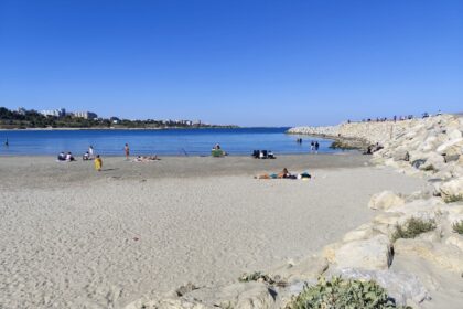 video zi de vara la constanta la inceput de octombrie unii localnici au facut plaja 6ac249b849c77