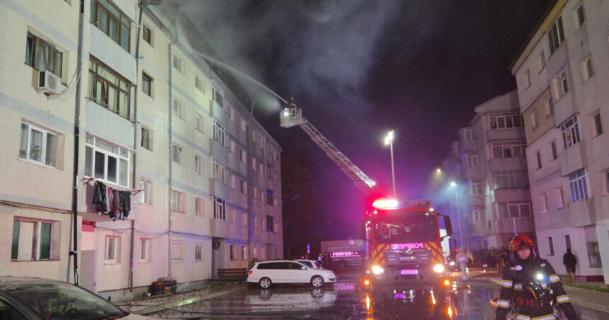 videofoto incendiu puternic la un bloc din suceava locatarii au fost evacuati spatii de cazare pentru cei ce nu se pot intoarce in apartamente 6ac011ebe4e0c