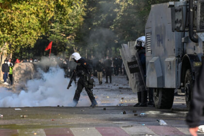 videofoto proteste violente in europa ciocniri cu politia in italia franta si albania mii de oameni in strada in mai multe orase 6add0167814ae