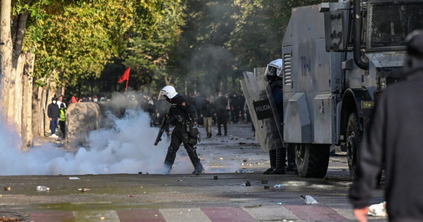 videofoto proteste violente in europa ciocniri cu politia in italia franta si albania mii de oameni in strada in mai multe orase 6add0167814ae